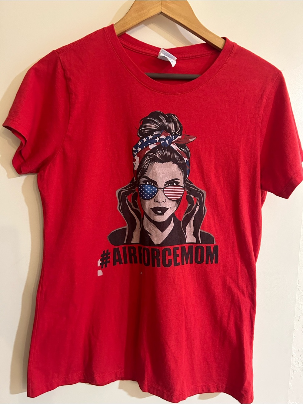 💚5 for $25💚AIRFORCEMOM Graphic Red Tee